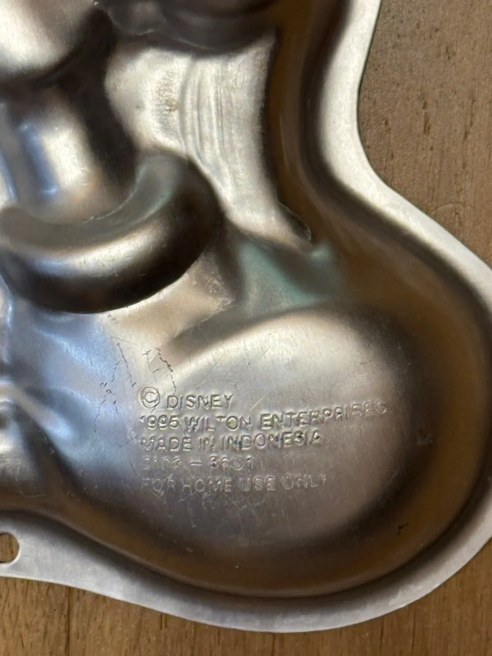 Vintage Disney Mickey Mouse Wilton Cake Pan Aluminum 1995 15x12.5 inches
